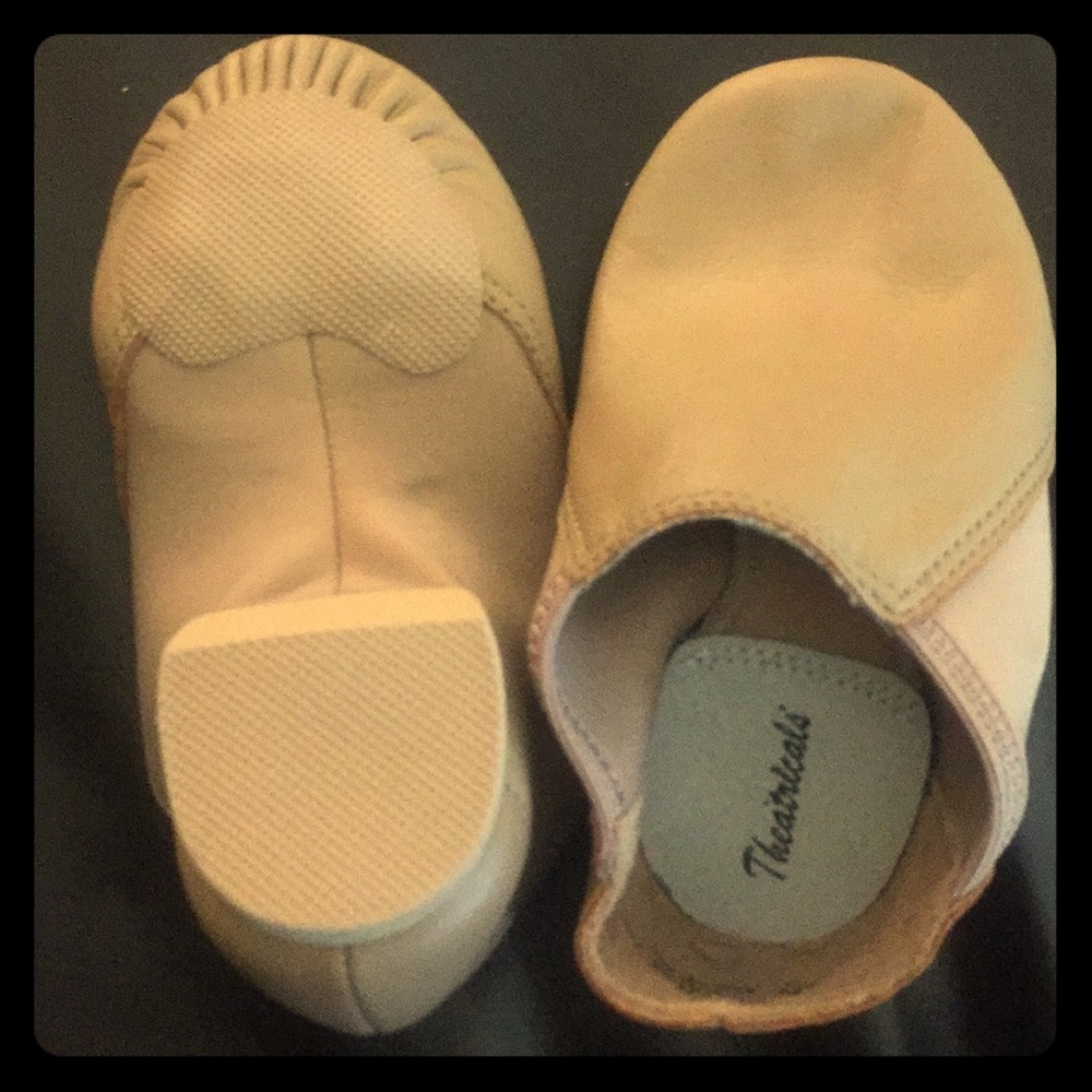 Size 13 tan jazz shoes